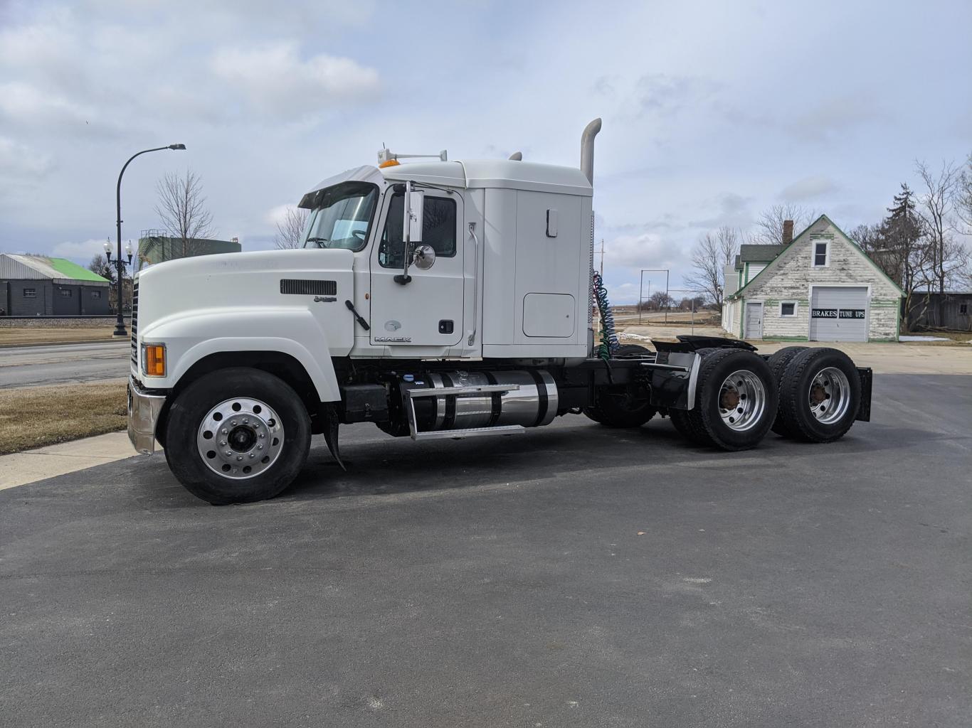Driver side View - 2014 Mack CHU613
418k miles
Inquire online or call 815-264-3581